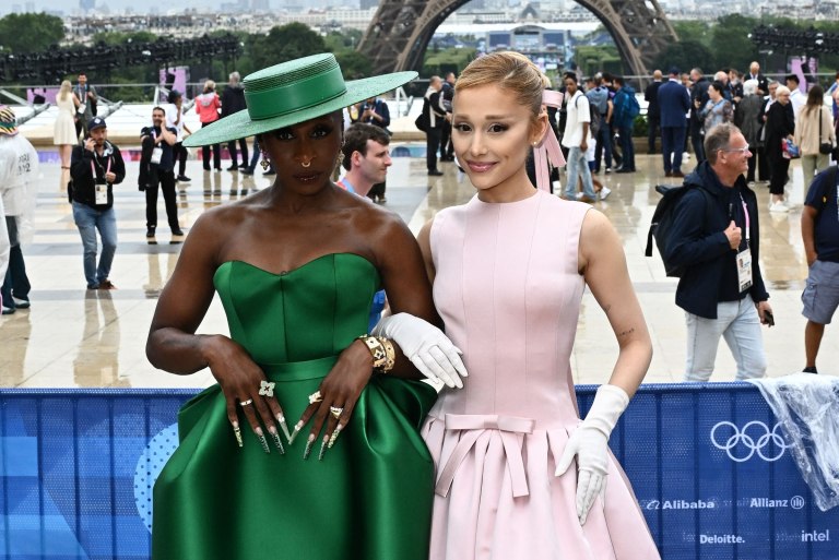 Παιδιά, η γυναικεία φιλία υπάρχει – Η Σίνθια Ερίβο απαντά στις φήμες περί ερωτικής σχέσης με την Αριάνα Γκράντε