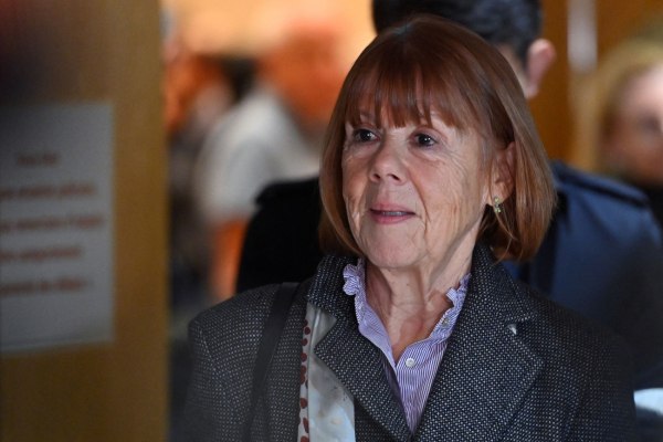 «Θέλω να μάθω τι έκανε στην κόρη μας»: Η Ζιζέλ Πελικό σχεδιάζει να συναντήσει τον πρώην σύζυγό της στη φυλακή