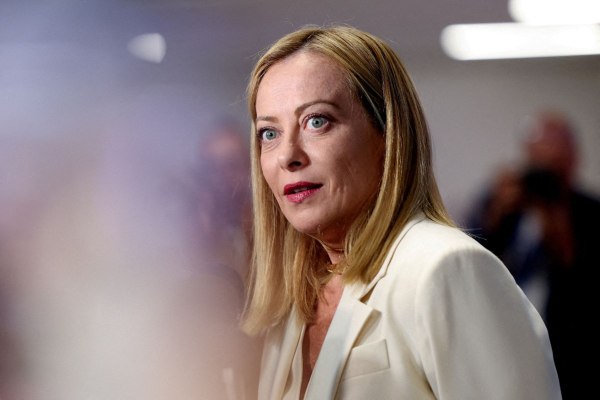 Ιταλία: Η Μελόνι επισκέφθηκε στο νοσοκομείο τους αστυνομικούς που τραυματίσθηκαν στο Τορίνο