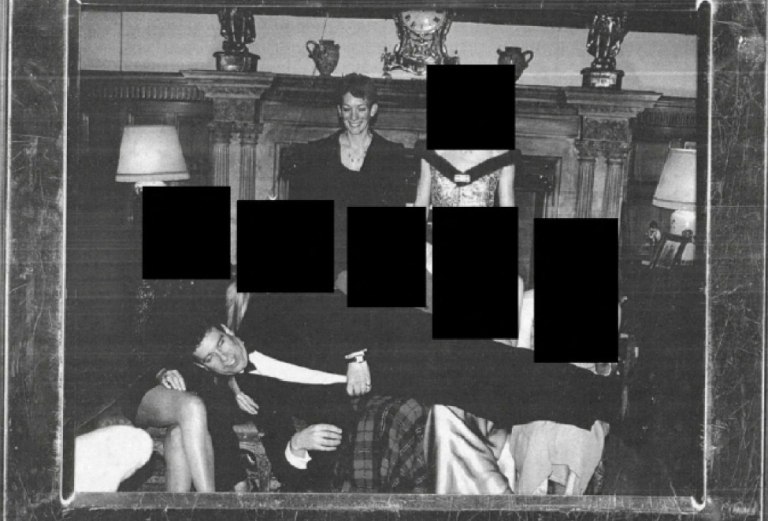 Ο πρώην πρίγκιπας Άντριου εγκαταλείπει το Ουίνδσορ εν μέσω νέας έντασης στο σκάνδαλο Έπσταϊν και ισχυρισμών για το Παλάτι