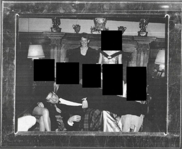 Ο πρώην πρίγκιπας Άντριου εγκαταλείπει το Ουίνδσορ εν μέσω νέας έντασης στο σκάνδαλο Έπσταϊν και ισχυρισμών για το Παλάτι