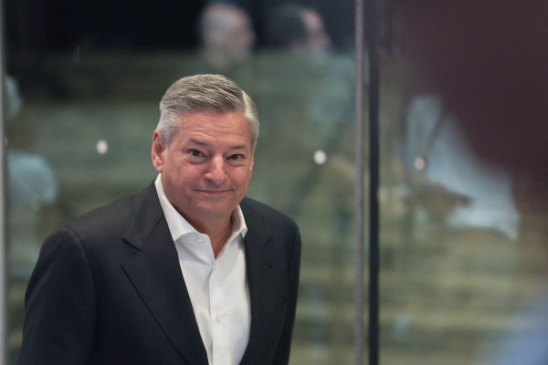 Τεντ Σαράντος: Ο CEO του Netflix απαντά στο αν ο Τραμπ θα εμπλακεί στη συμφωνία εξαγοράς της Warner Bros