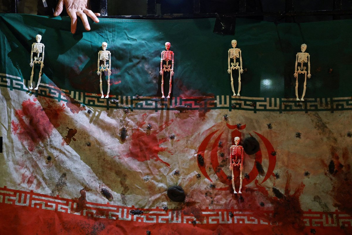 Μη με κλάψετε, γιορτάστε: Γιατί στο Ιράν θάβουν τους νεκρούς τους με χορό και τραγούδι