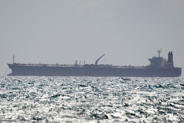 Ιράν: Οι Φρουροί της Επανάστασης προσέγγισαν για νηοψία αμερικανικό δεξαμενόπλοιο – Συνεχίζει την πορεία του