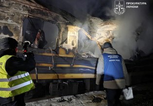 Ουκρανία: Οι ρωσικές επιθέσεις κατά τρένων σκοτώνουν τη γραμμή ζωής – Απομονώνουν περιοχές από την υπόλοιπη χώρα