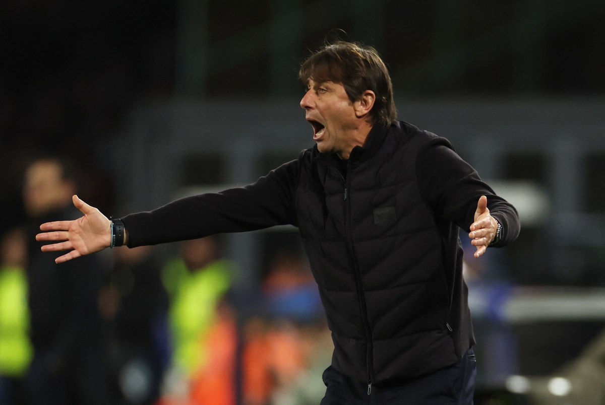 Χαμός με Κόντε στη Νάπολι – Ο αποκλεισμός στο Κύπελλο και τα δύο… δάχτυλα που έδειξε ο Ιταλός