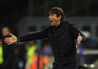 Χαμός με Κόντε στη Νάπολι – Ο αποκλεισμός στο Κύπελλο και τα δύο… δάχτυλα που έδειξε ο Ιταλός