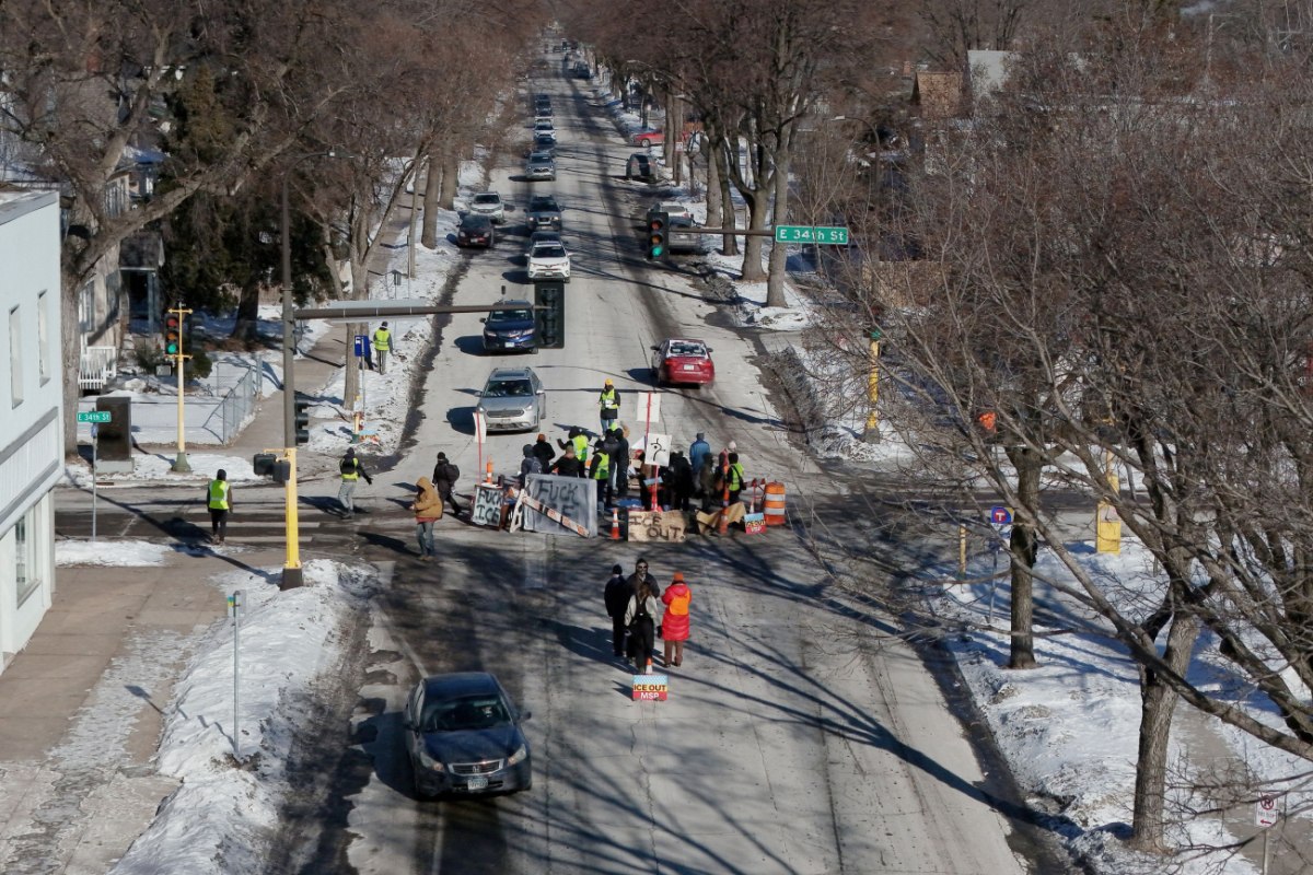 Μινεάπολη: Μετανάστης στο νοσοκομείο με βαριά κατάγματα στο κεφάλι – Έπεσε μόνος του σε τοίχο λέει η ICE