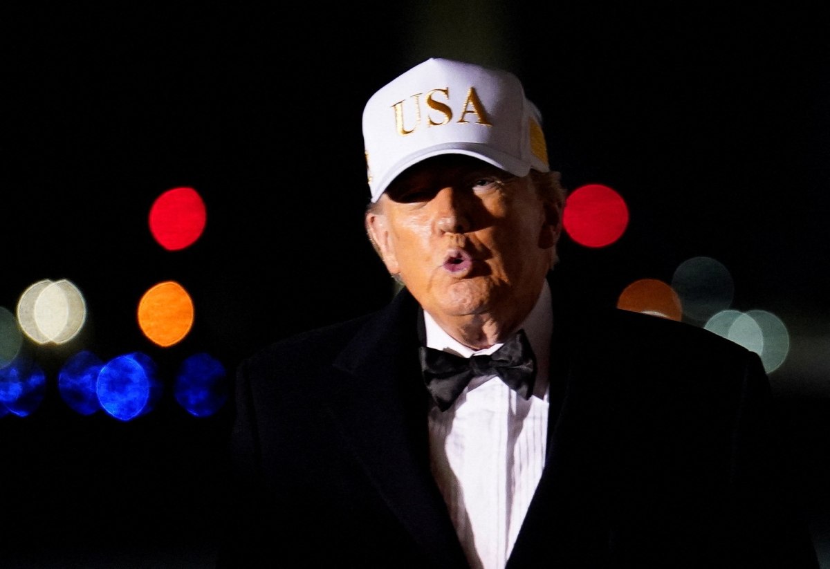 Ο Τραμπ λέει ότι το Ιράν «διαπραγματεύεται σοβαρά» καθώς αρνείται να πει εάν οι ΗΠΑ θα επιτεθούν