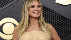 Χάιντι Κλουμ: Ποια είναι τα μυστικά του «γυμνού» φορέματος που συζητήθηκε όσο κανένα στα Grammy 2026