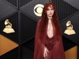 Η Chappell Roan γελάει με τα επικριτικά σχόλια για την εμφάνιση του «γυμνού στήθους» στα Grammy 2026