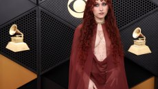 Η Chappell Roan γελάει με τα επικριτικά σχόλια για την εμφάνιση του «γυμνού στήθους» στα Grammy 2026