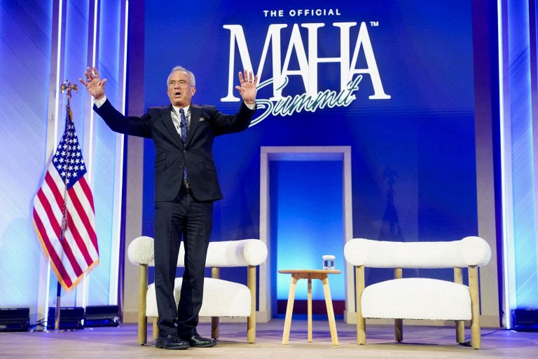 Ρόμπερτ Φ. Κένεντι Τζούνιορ: «Δεν φοβάμαι τα μικρόβια… Συνήθιζα να σνιφάρω κοκαΐνη από καθίσματα τουαλέτας»