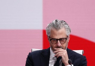 Προς πώληση η εταιρεία του ατζέντη Κέισι Γουάσερμαν μετά τα emails με τη Μάξγουελ – Μαζικές αποχωρήσεις πελατών