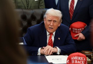 ΗΠΑ: Η κυβέρνηση Τραμπ επιδιώκει να κάνει πιο εύκολη την απόλυση ανώτερων ομοσπονδιακών υπαλλήλων