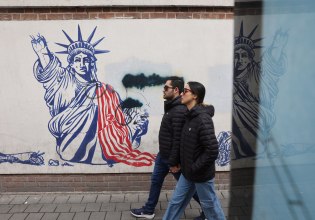 Ιράν – ΗΠΑ: Ξεκινούν στο Ομάν οι έμμεσες συνομιλίες με την Ουάσιγκτον υπό τον φόβο στρατιωτικής επίθεσης