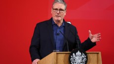 Στάρμερ: Ζήτησε συγγνώμη από θύματα του Έπσταϊν επειδή είχε διορίσει τον Μάντελσον