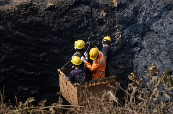 Ινδία: Στους 23 οι νεκροί από την έκρηξη στο παράνομο ανθρακωρυχείο της Μεγαλάγια – Συνεχίζονται οι έρευνες