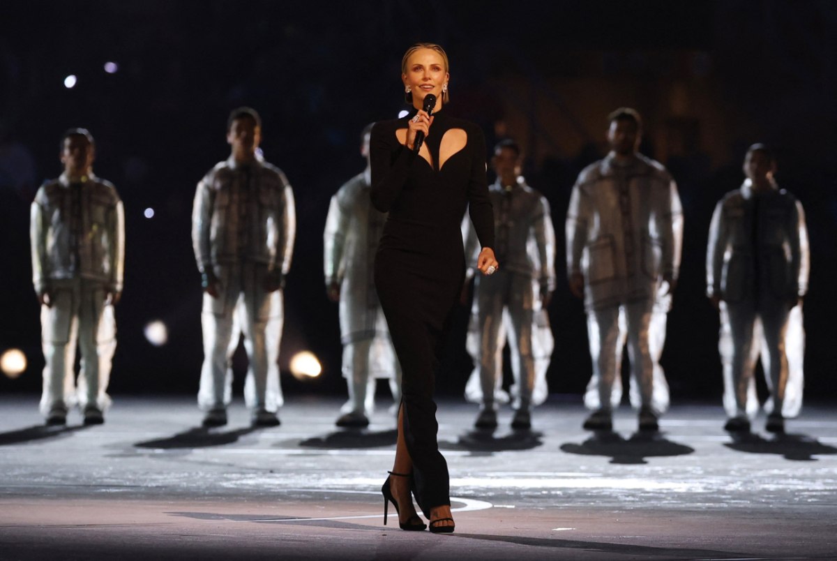 Η Σαρλίζ Θερόν, ο Νέλσον Μαντέλα κι η εμφάνιση-έκπληξη στην τελετή έναρξης των Χειμερινών Ολυμπιακών Αγώνων 2026