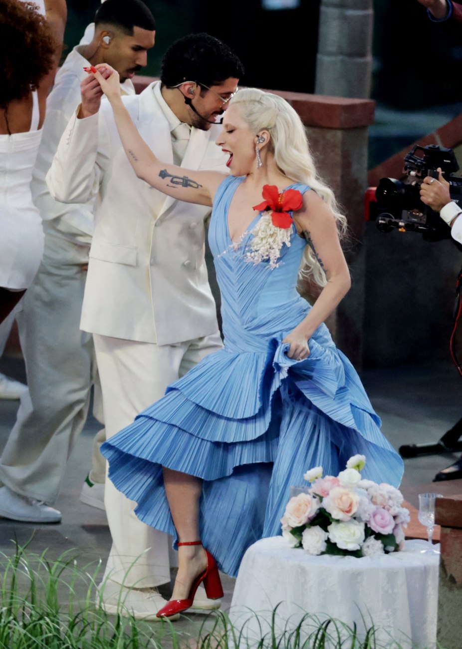 Lady Gaga και Bad Bunny κατά τη διάρκεια του σόου του ημιχρόνου - REUTERS/Jeenah Moon 