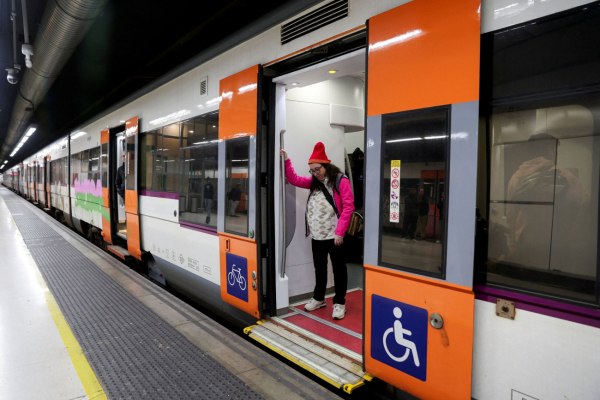 Ισπανία: Οι σιδηροδρομικοί υπάλληλοι ανέστειλαν την απεργία τους, αφού κατέληξαν σε συμφωνία με την κυβέρνηση