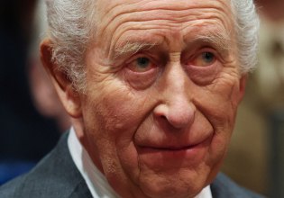 Μήπως δεν απειλεί μόνο τον πρώην πρίγκιπα Άντριου η σκιά του σκανδάλου Έπσταϊν αλλά όλο το Παλάτι;