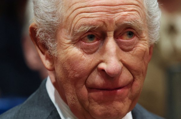 Μήπως δεν απειλεί μόνο τον πρώην πρίγκιπα Άντριου η σκιά του σκανδάλου Έπσταϊν αλλά όλο το Παλάτι;