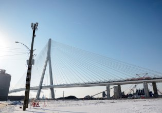 Ο Τραμπ απειλεί να μπλοκάρει το άνοιγμα γέφυρας που συνδέει ΗΠΑ-Καναδά – Ζητά μερίδιο από τα έσοδα