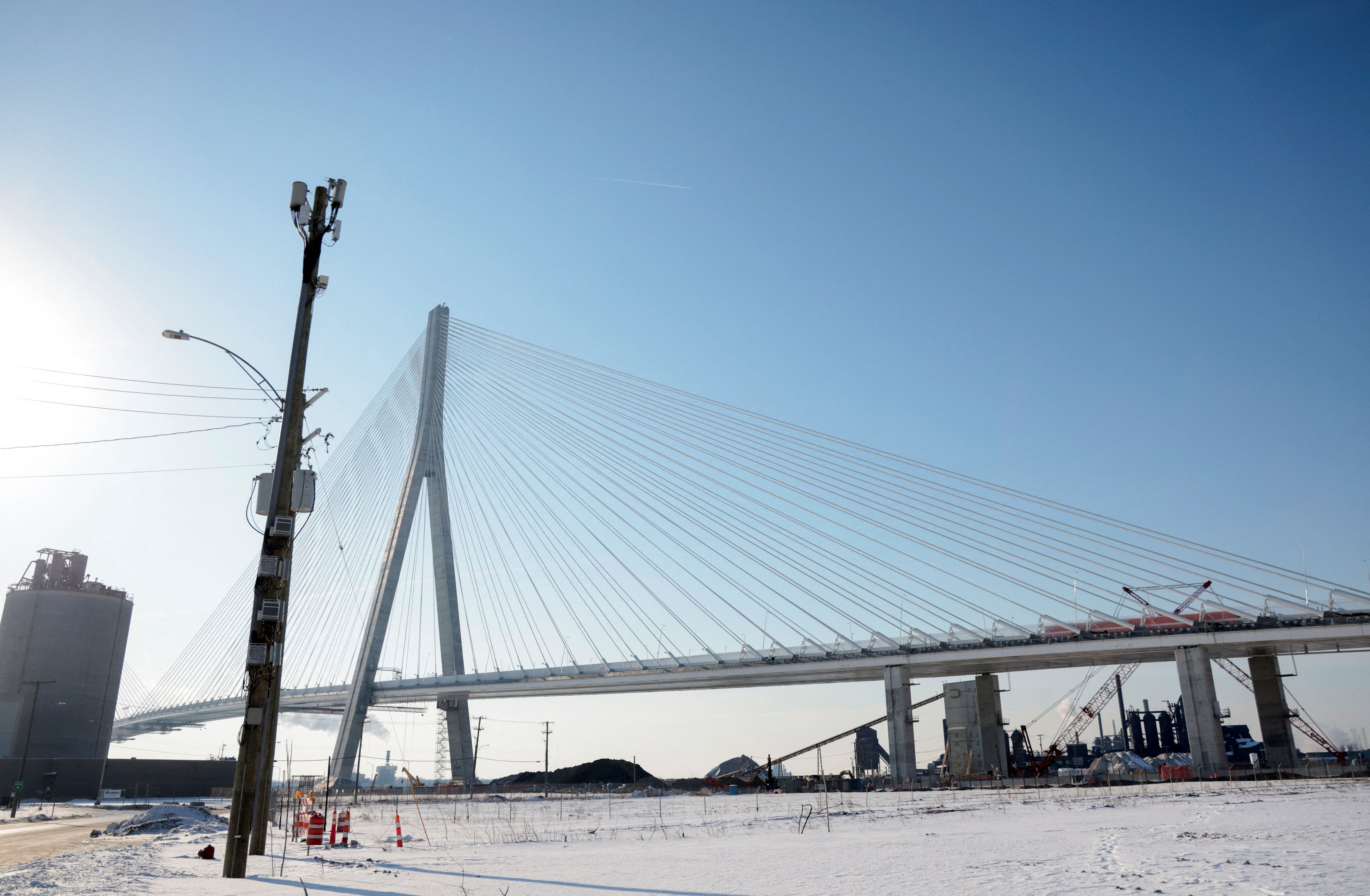 Ο Τραμπ απειλεί να μπλοκάρει το άνοιγμα γέφυρας που συνδέει ΗΠΑ-Καναδά – Ζητά μερίδιο από τα έσοδα