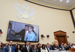 Σάλος στις ΗΠΑ για τα αρχεία Έπσταϊν: Κατηγορίες κατά της Παμ Μπόντι για συγκάλυψη και πολιτική παρέμβαση