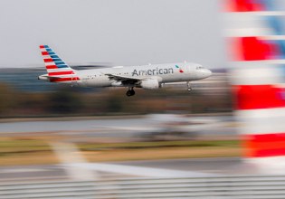 Αεροπλάνο της American Airlines βρέθηκε με τρύπα από σφαίρα μετά από ταξίδι στην Κολομβία