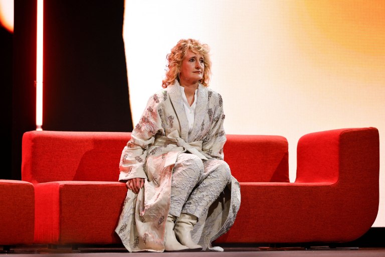 Η Μπερλινάλε ήταν πάντα πολιτική: Ευρωπαίοι δημιουργοί στηρίζουν τη διευθύντρια του φεστιβάλ εν μέσω απειλών απομάκρυνσης