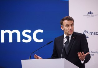 Ο Μακρόν ζητά ένα «διαφανές κανάλι επικοινωνίας» με τη Μόσχα – Η ειρήνη συμπεριλαμβάνει την Ευρώπη, είπε