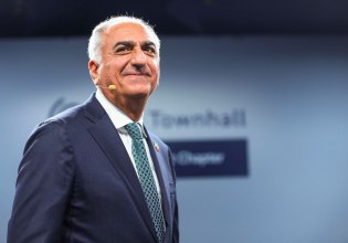 Ο γιός του τελευταίου σάχη, Ρεζά Παχλαβί, καλεί τις ΗΠΑ να επέμβουν στρατιωτικά στο Ιράν