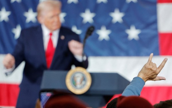 Η αλλαγή καθεστώτος στο Ιράν είναι «το καλύτερο που θα μπορούσε να συμβεί», λέει ο Τραμπ [βίντεο]