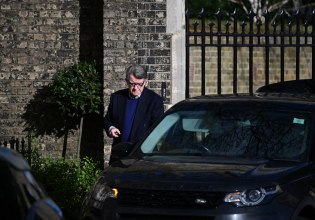 Βρετανία: Συνελήφθη ο πρώην πρεσβευτής Πίτερ Μάντελσον για την εμπλοκή του στην υπόθεση Έπσταϊν