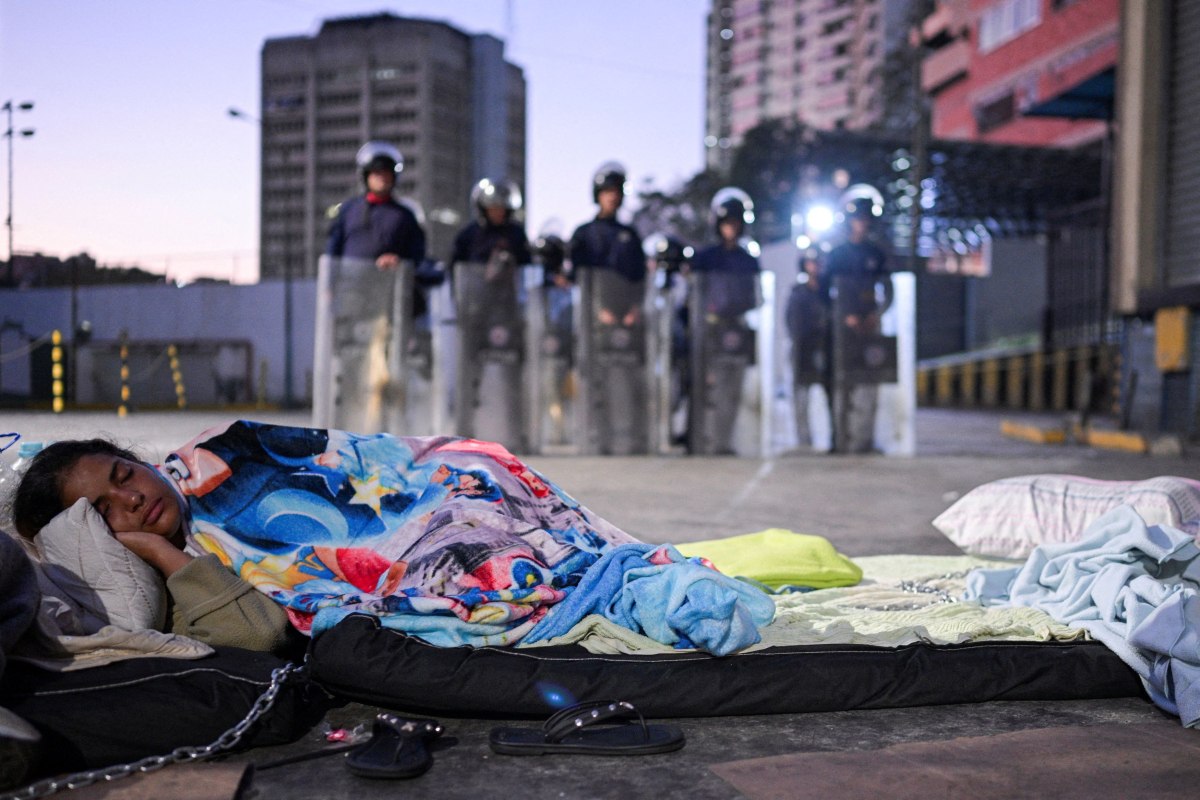 Η Βενεζουέλα απελευθερώνει 17 πολιτικούς κρατούμενους