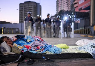 Η Βενεζουέλα απελευθερώνει 17 πολιτικούς κρατούμενους