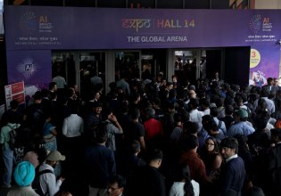 Χάος στην έναρξη της Συνόδου AI στην Ινδία – Ουρές, σύγχυση και αιφνίδια εκκένωση