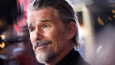 «Περνούν χυδαία πράγματα από το μυαλό μου τώρα» – Η ερωτική εξομολόγηση του Ίθαν Χοκ