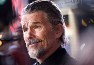 «Περνούν χυδαία πράγματα από το μυαλό μου τώρα» – Η ερωτική εξομολόγηση του Ίθαν Χοκ