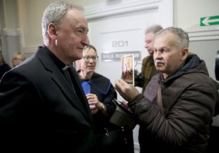 Πολωνία: Επίσκοπος δικάζεται με την κατηγορία της συγκάλυψης σεξουαλικής κακοποίησης παιδιών από ιερείς