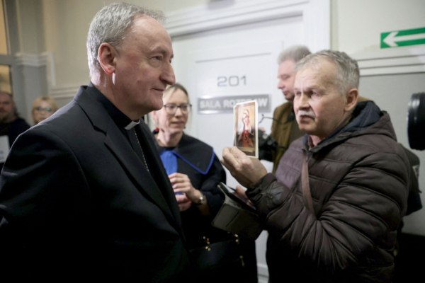 Πολωνία: Επίσκοπος δικάζεται με την κατηγορία της συγκάλυψης σεξουαλικής κακοποίησης παιδιών από ιερείς