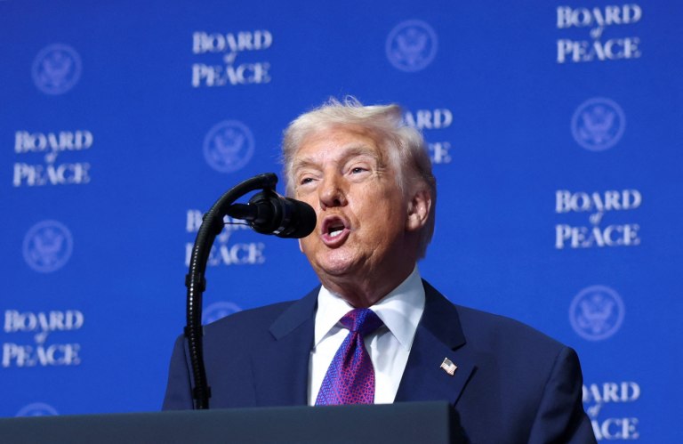 Τραμπ: Νέες απειλές κατά Ιράν στην πρώτη συνεδρίαση του «Συμβουλίου Ειρήνης»