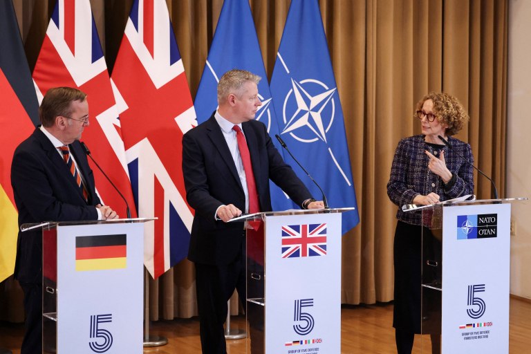 Ουκρανία: Η ειρηνευτική συμφωνία πρέπει να συνοδεύεται από ισχυρές εγγυήσεις ασφαλείας – Κοινό ανακοινωθέν πέντε Ευρωπαίων ΥΠΑΜ