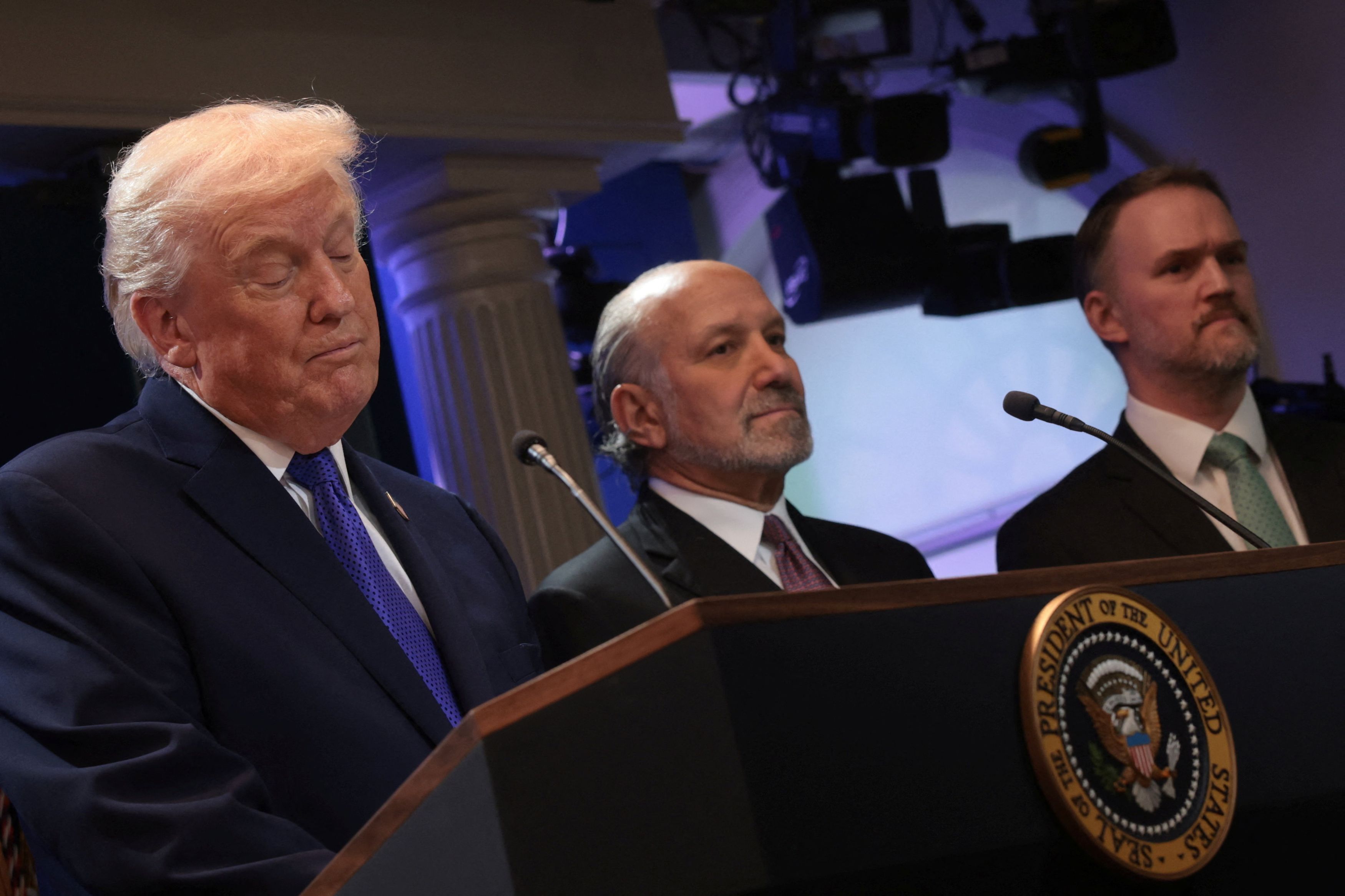 Θεσμικό ρήγμα στις ΗΠΑ: Το Ανώτατο Δικαστήριο βάζει φρένο στην ικανότητα του Τραμπ να αποφασίζει και να διατάσσει