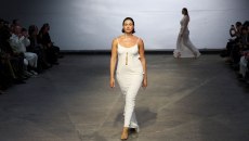 Αληθινές γυναίκες – Η ποικιλομορφία των σωμάτων επιμένει στην Eβδομάδα Mόδας του Λονδίνου εν μέσω «επιδημίας» ενέσεων αδυνατίσματος