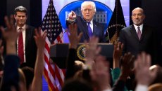 Αύξηση των δασμών από 10% σε 15% αποφάσισε ο Τραμπ