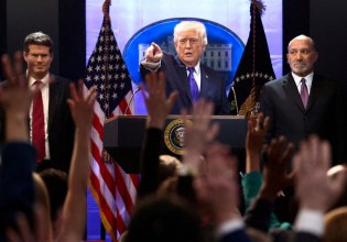 Αύξηση των δασμών από 10% σε 15% αποφάσισε ο Τραμπ