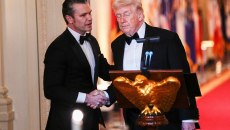 Ο Τραμπ έδωσε εντολή στις ομοσπονδιακές υπηρεσίες να σταματήσουν τη συνεργασία με την Anthropic